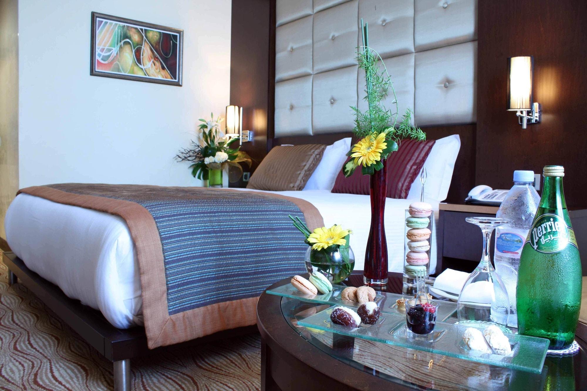 Hotel Farah Касабланка Екстер'єр фото A room at the hotel