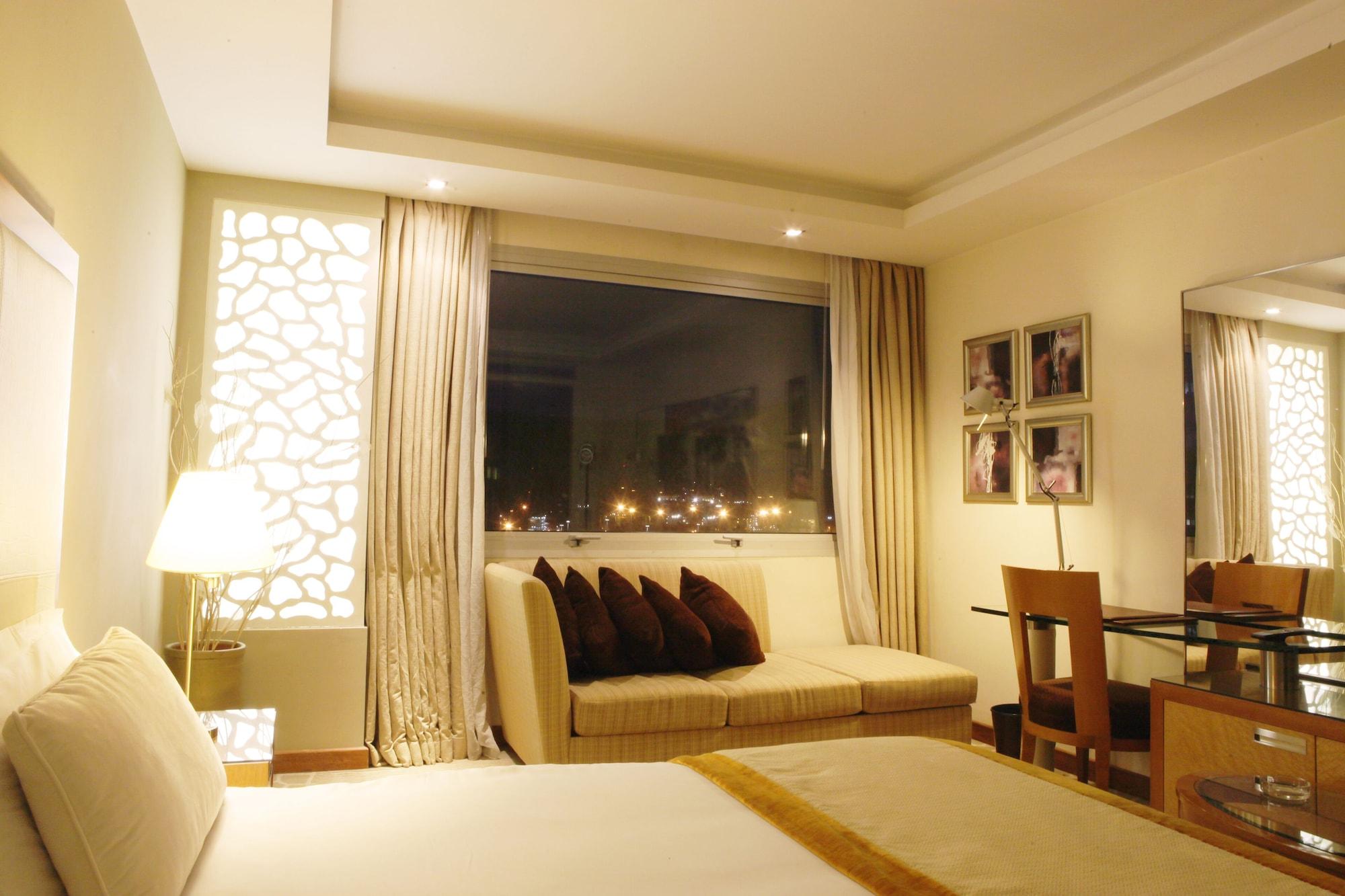 Hotel Farah Касабланка Екстер'єр фото A room at the hotel