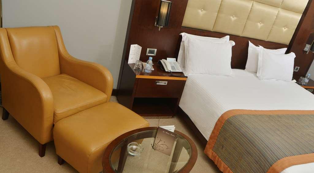 Hotel Farah Касабланка Номер фото A room at the hotel