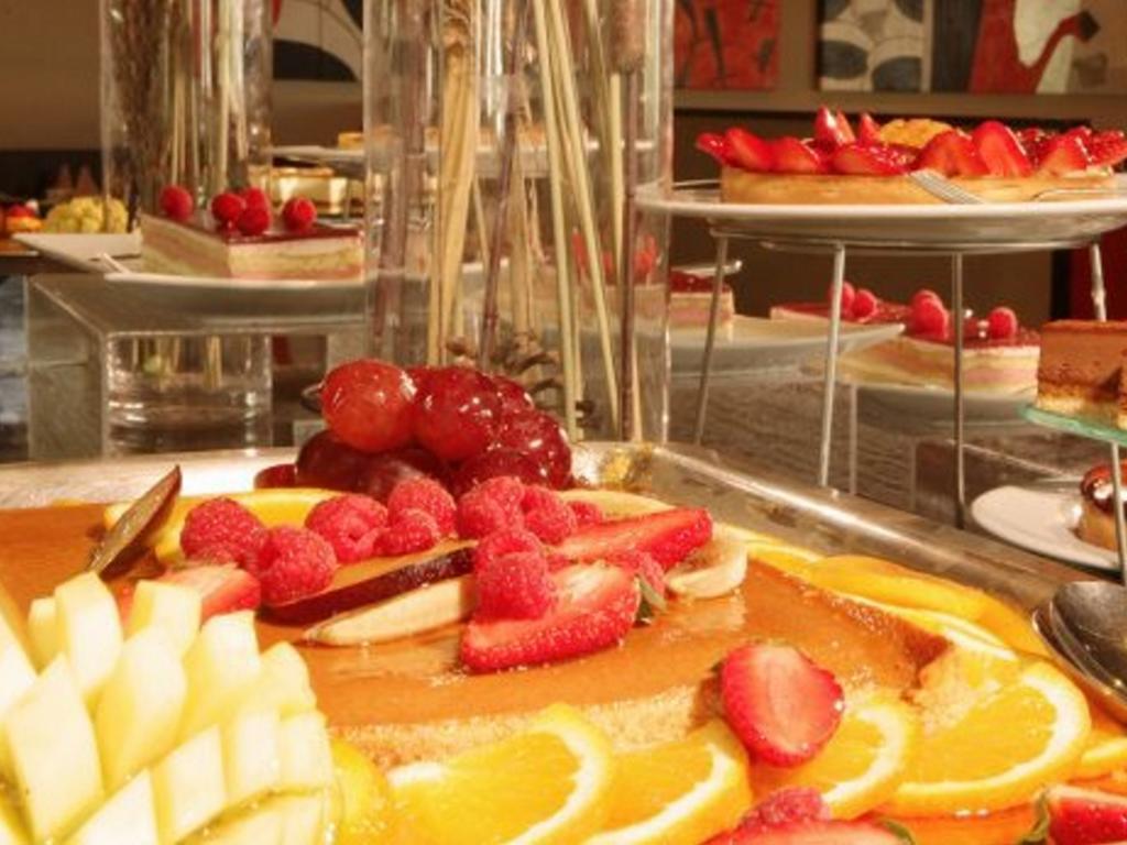 Hotel Farah Касабланка Екстер'єр фото A fruit tart