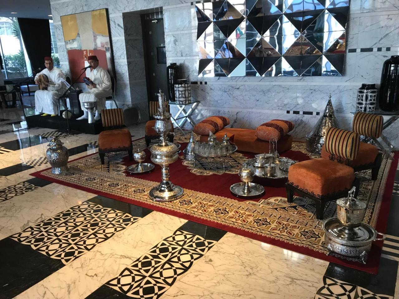 Hotel Farah Касабланка Екстер'єр фото A shisha lounge at the Jumeirah Emirates Towers Hotel in Dubai