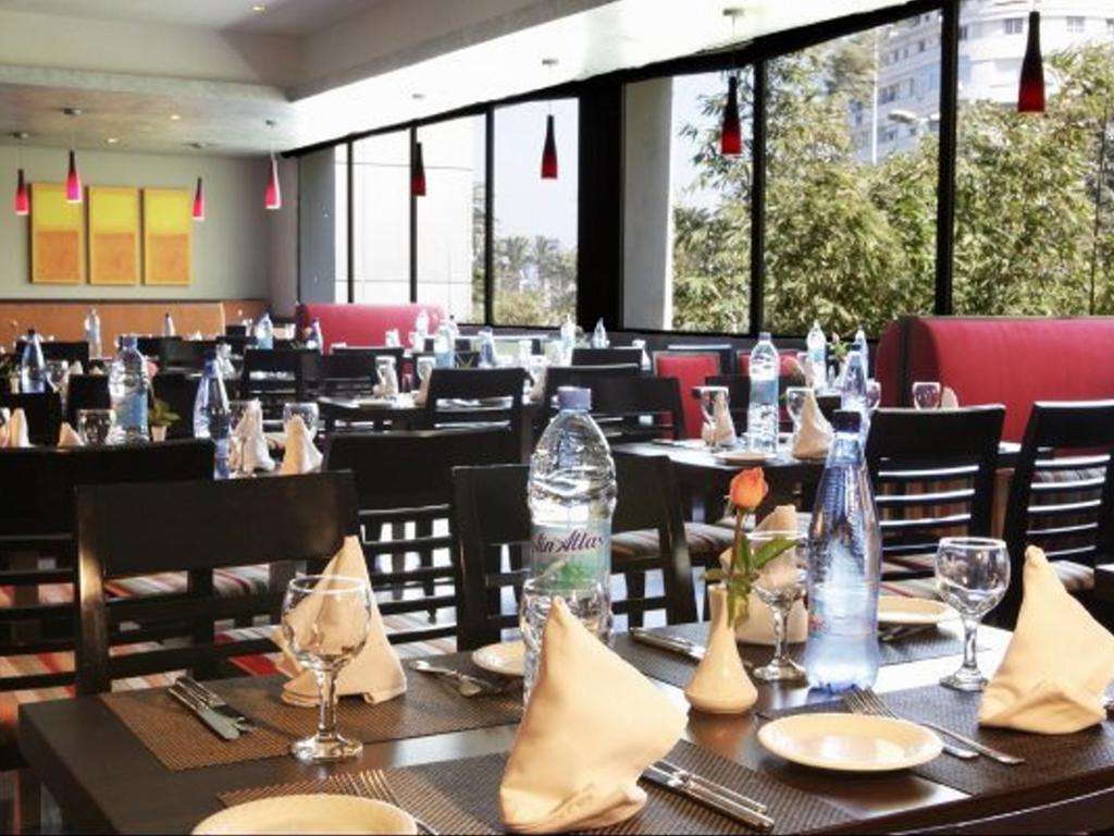 Hotel Farah Касабланка Екстер'єр фото Restaurant