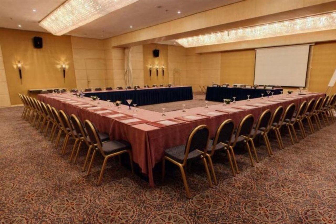 Hotel Farah Касабланка Екстер'єр фото A meeting room at the hotel